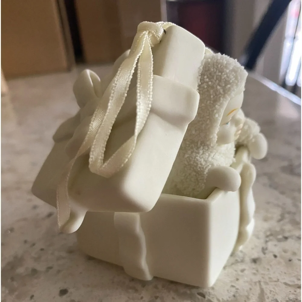 DEPT. 56~OFFERING~2 VINTAGE~SNOW BABIES ORNAMENTS~HAS RIBBON & READY TO HANG~G14
